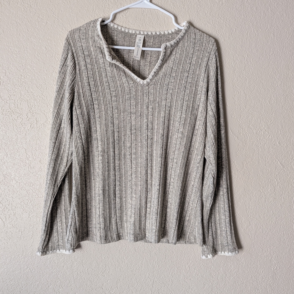 Gray Ribbed V-Neck Sweater 0088